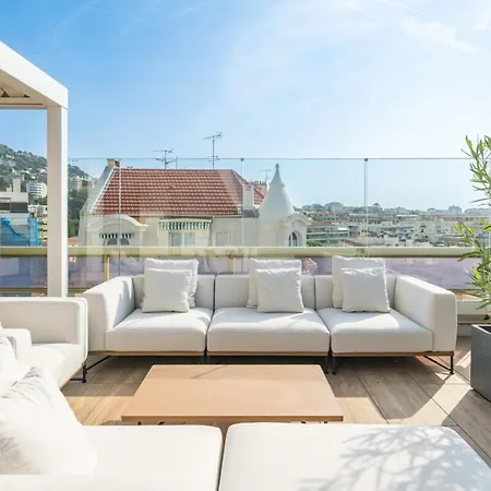 Sublime 3 Bedroom With Roof Terrace * קאן