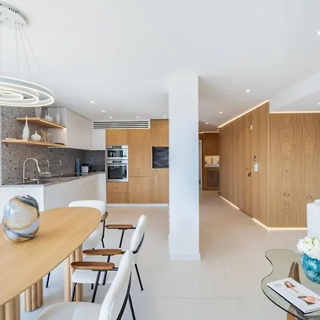 Sublime 3 Bedroom With Roof Terrace