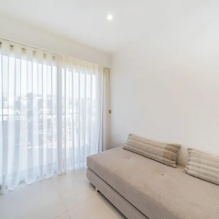 Sublime 3 Bedroom With Roof Terrace