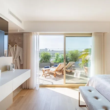 Sublime 3 Bedroom With Roof Terrace דירה *